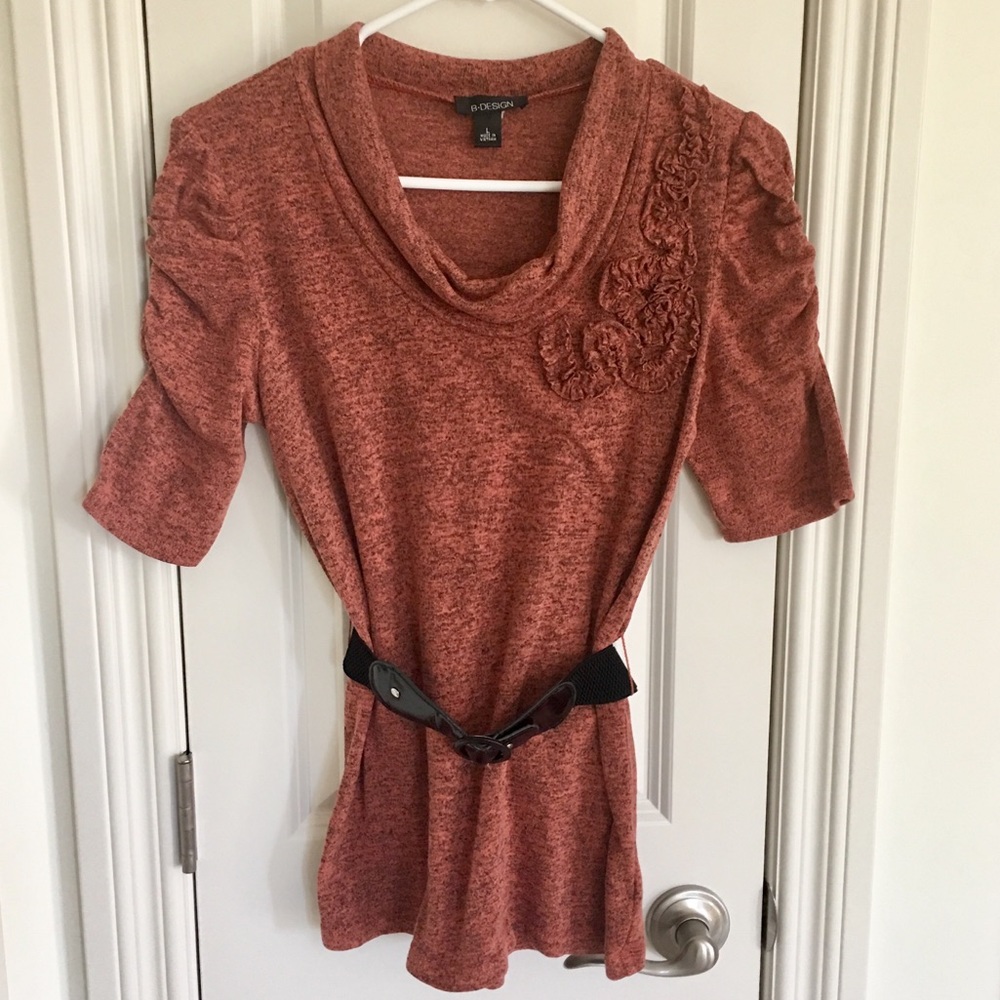 B-design short sleeve cowl neck knit top w. belt